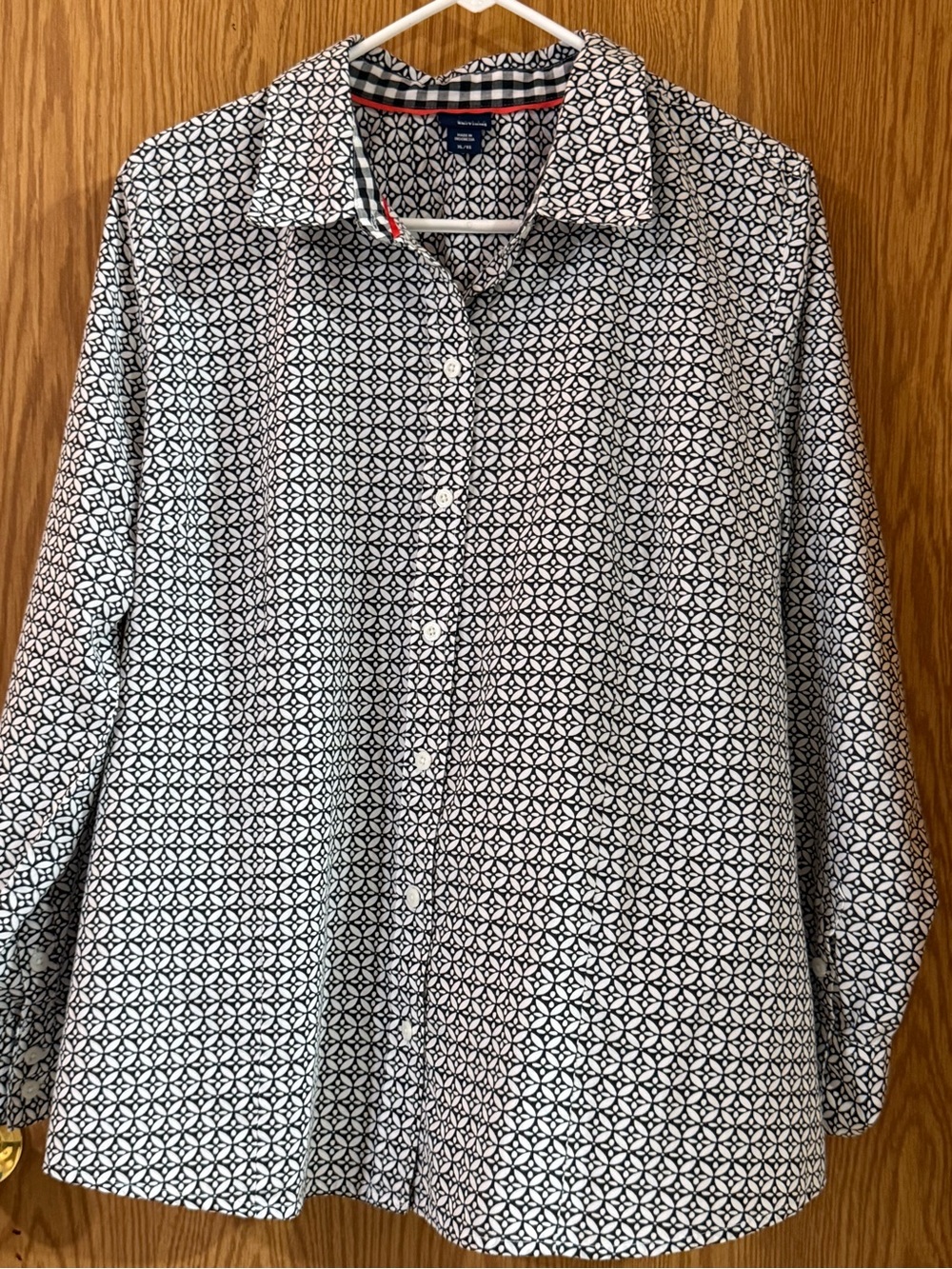 Basic Editions Black & White Geometric Button-Up Blouse